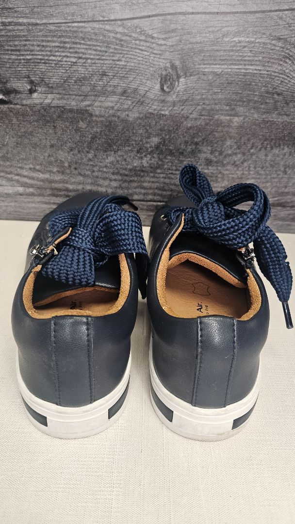 Step On Air Navy Leather Sneaker (39)