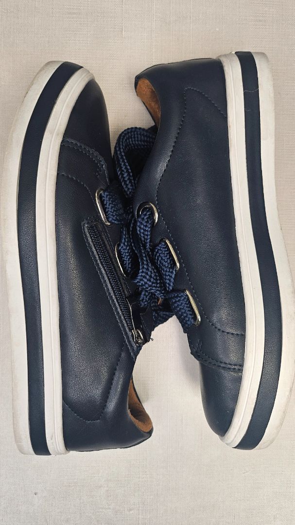Step On Air Navy Leather Sneaker (39)