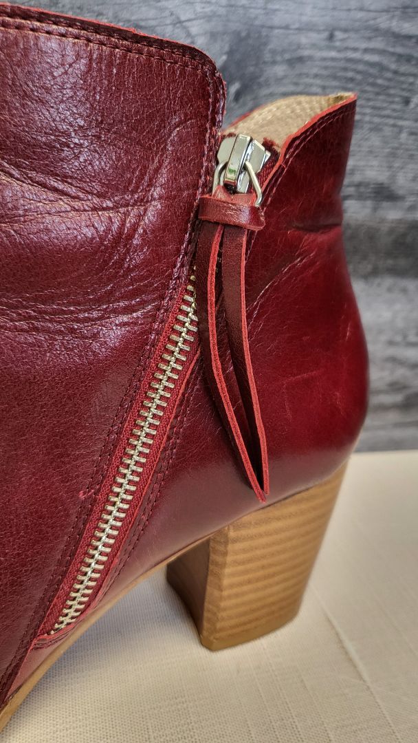 Isabella Anselmi Plum Leather Boot (40)