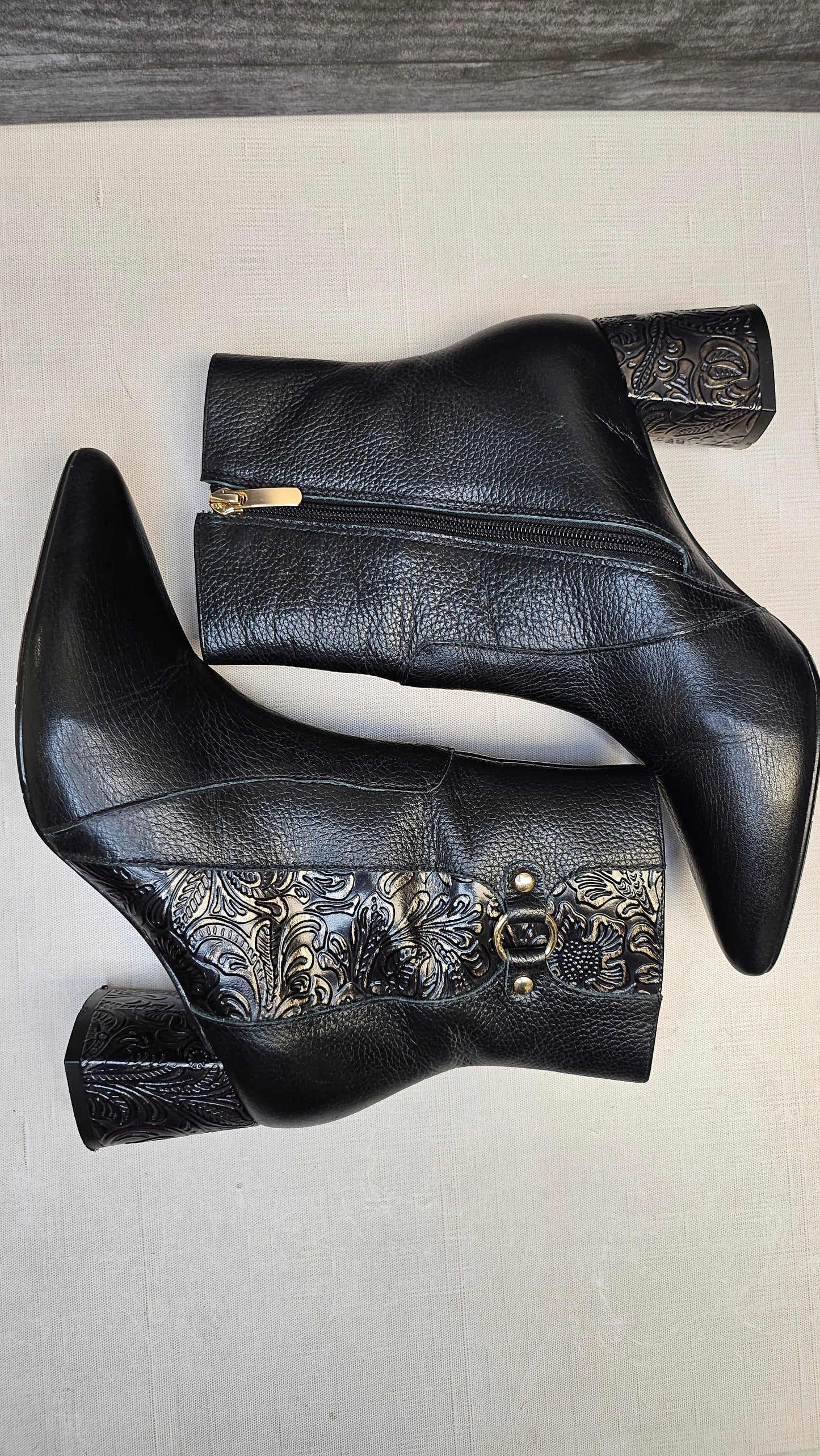 Capelli Rossi Black Textured Boot (39)