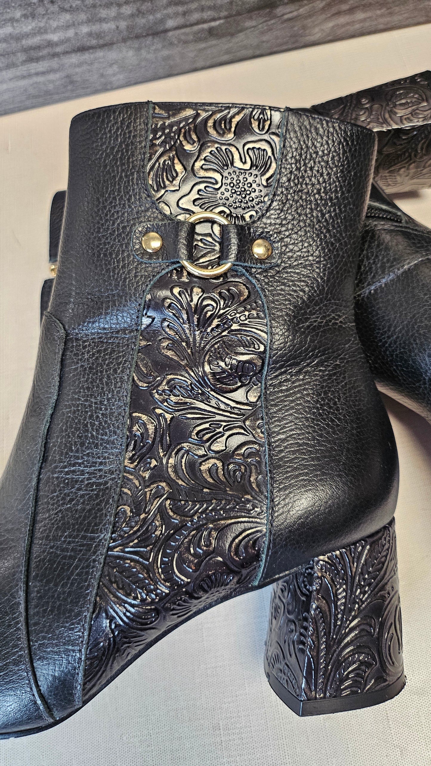 Capelli Rossi Black Textured Boot (39)