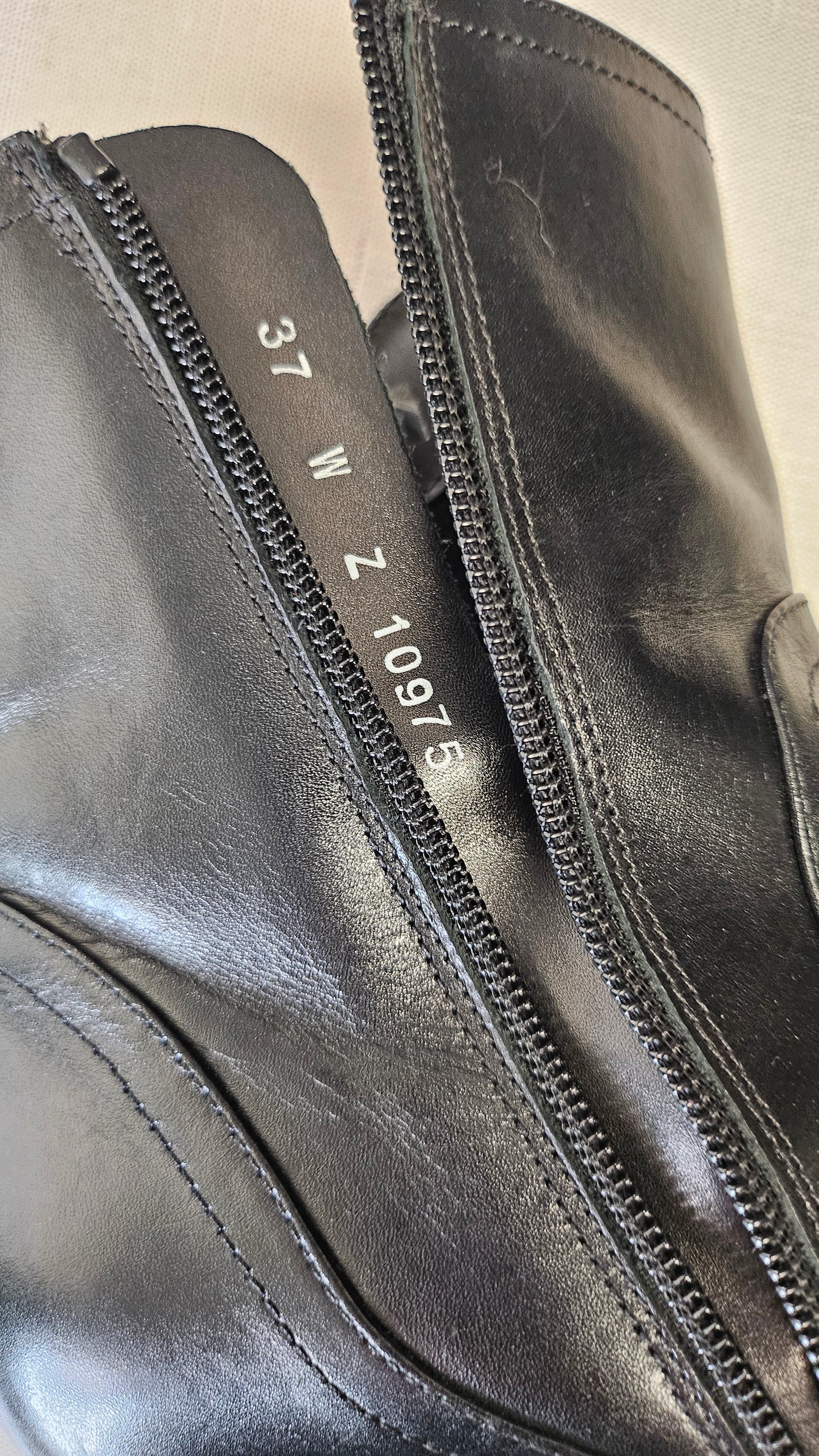 Ziera Black Leather Mid Boot (37)