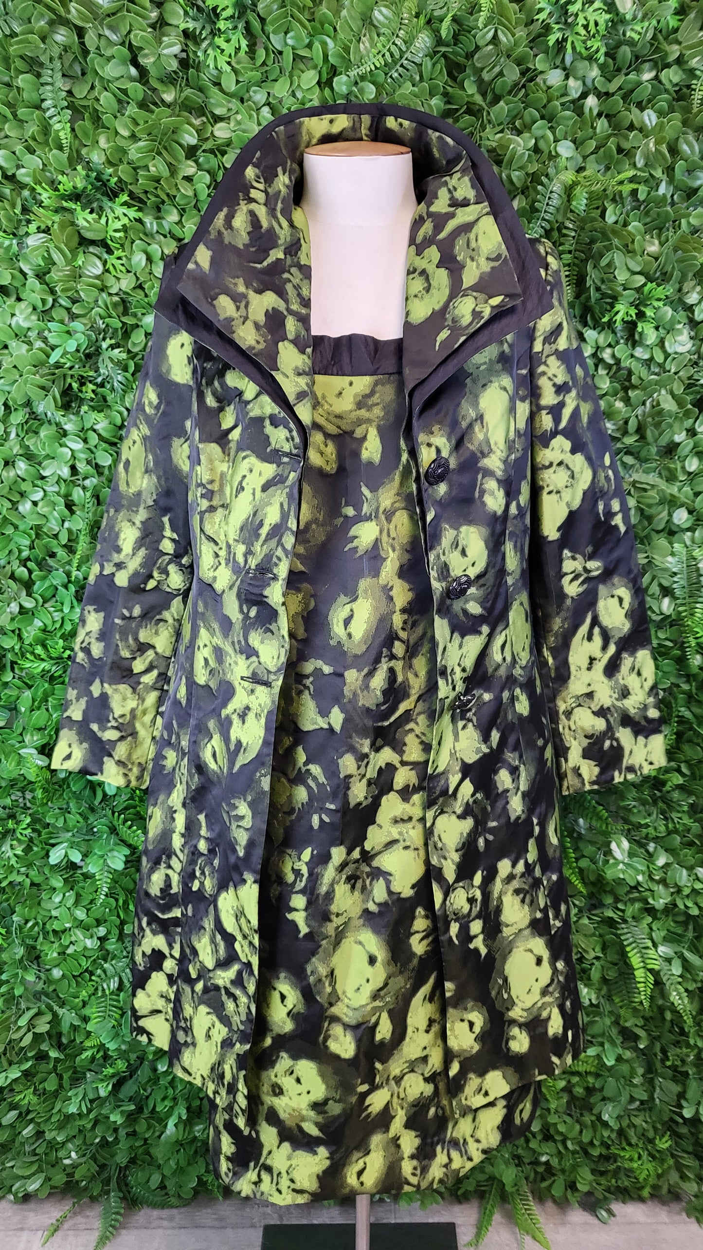 Lisa Law Multi 2 Piece Set (12-14)