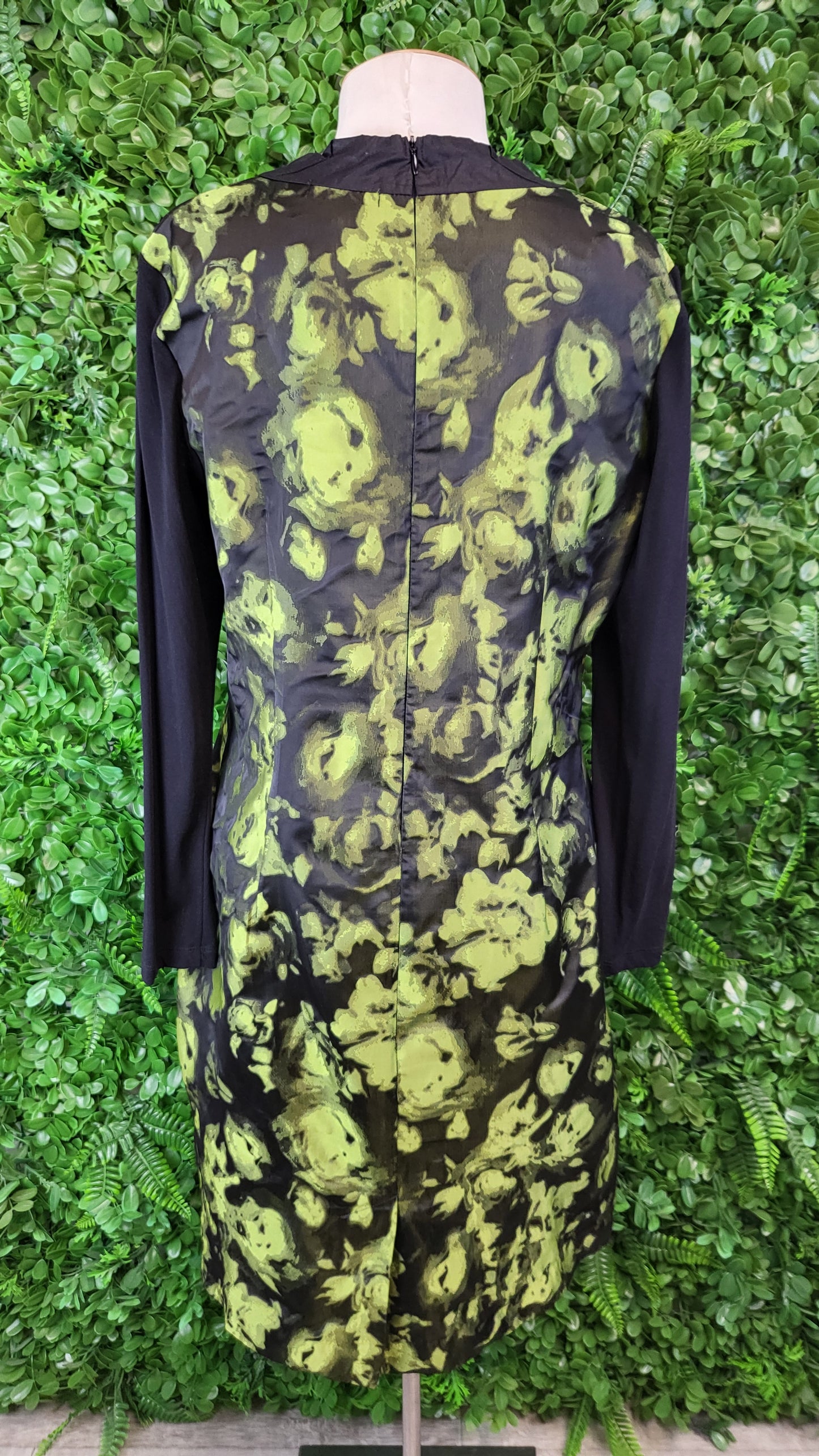Lisa Law Multi 2 Piece Set (12-14)