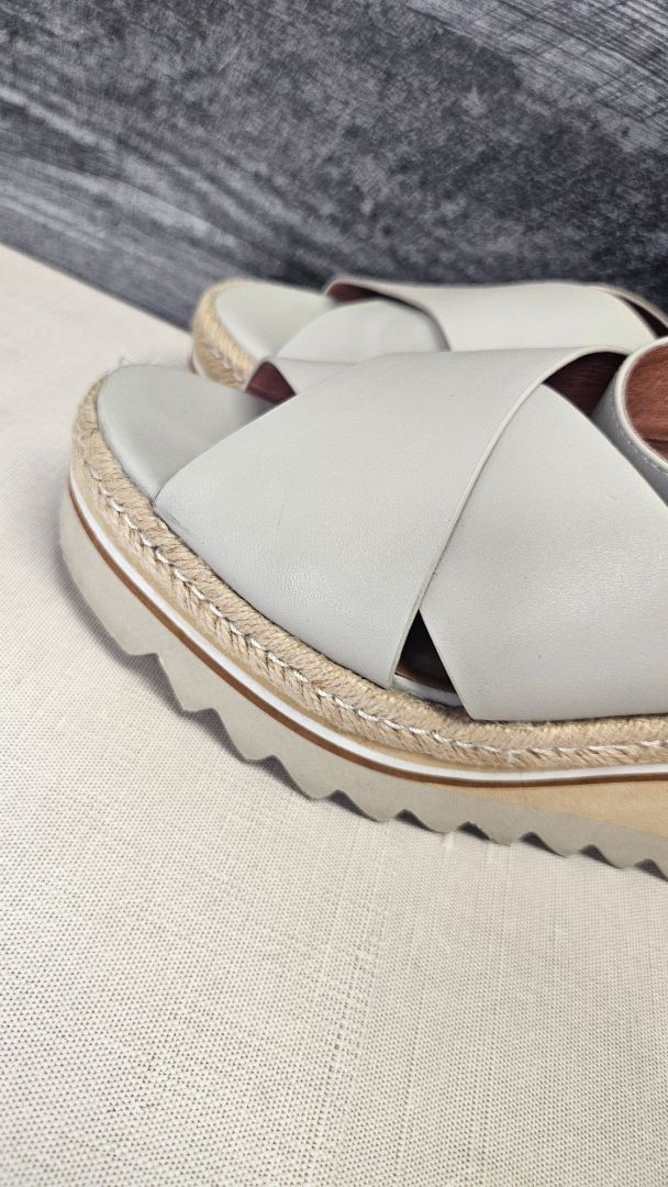 Mi Piaci Vintage Cream Wedge Sandal (39)