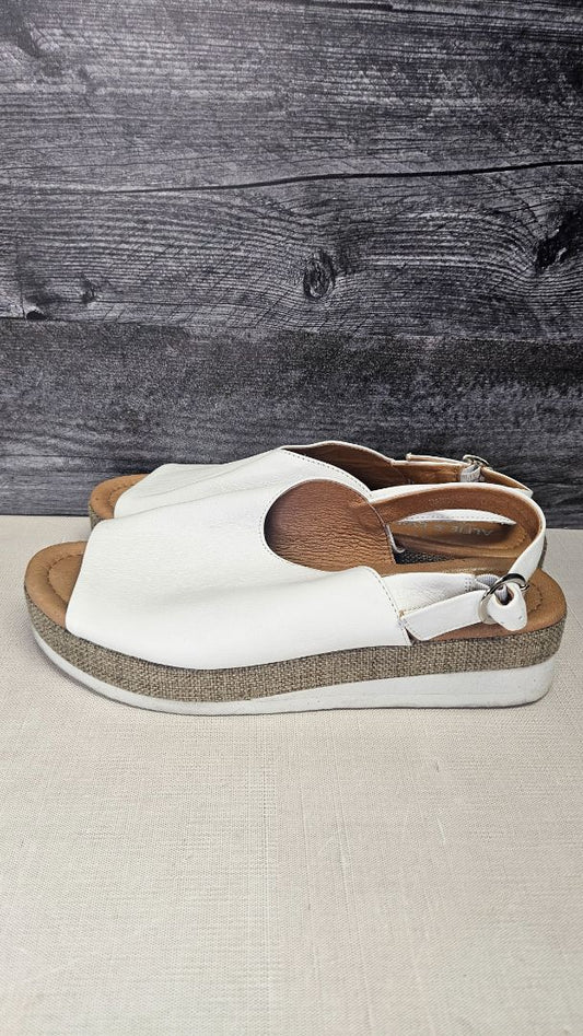 Alfie & Evie White Leather Slingback Sandal (40)