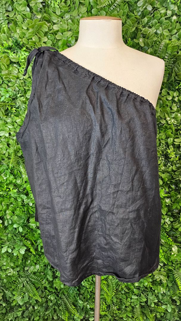 Jaclyn M Black One Shoulder Top (16)