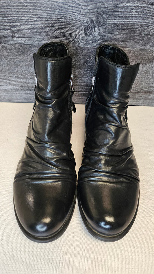 EOS Black Ankle Boot (41)