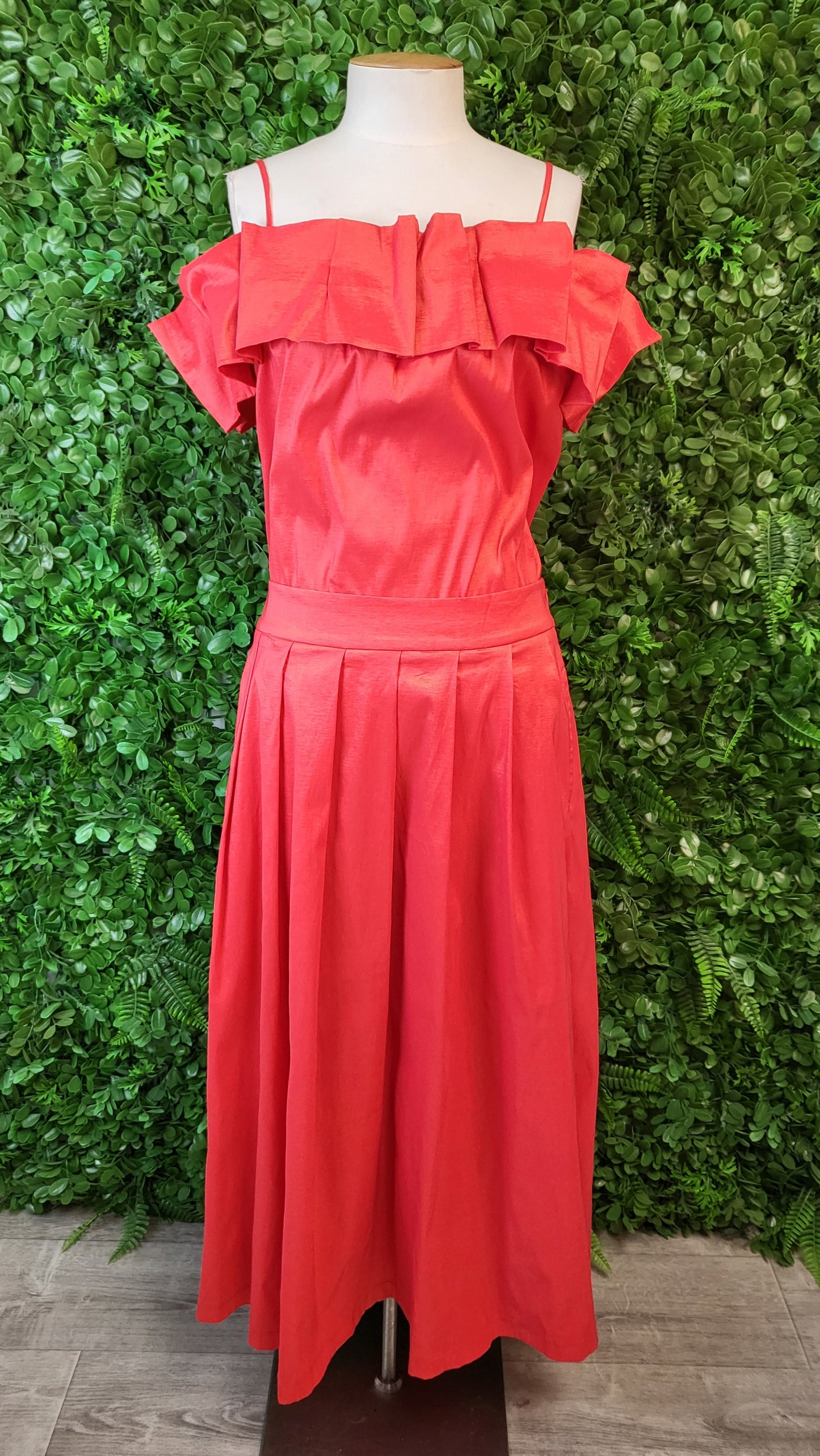 Motto Red Pleat Maxi Skirt (12)