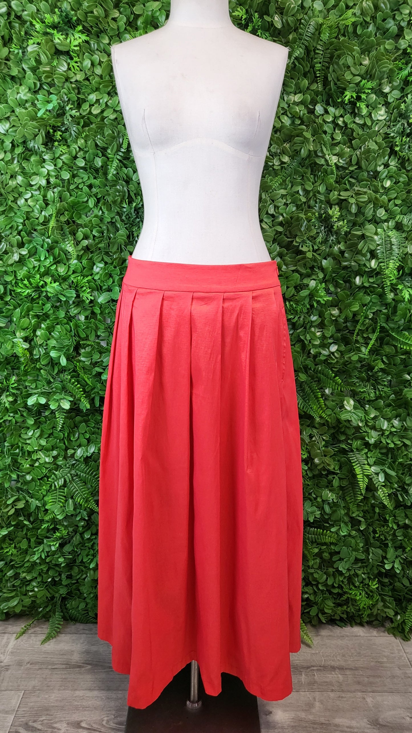 Motto Red Pleat Maxi Skirt (12)
