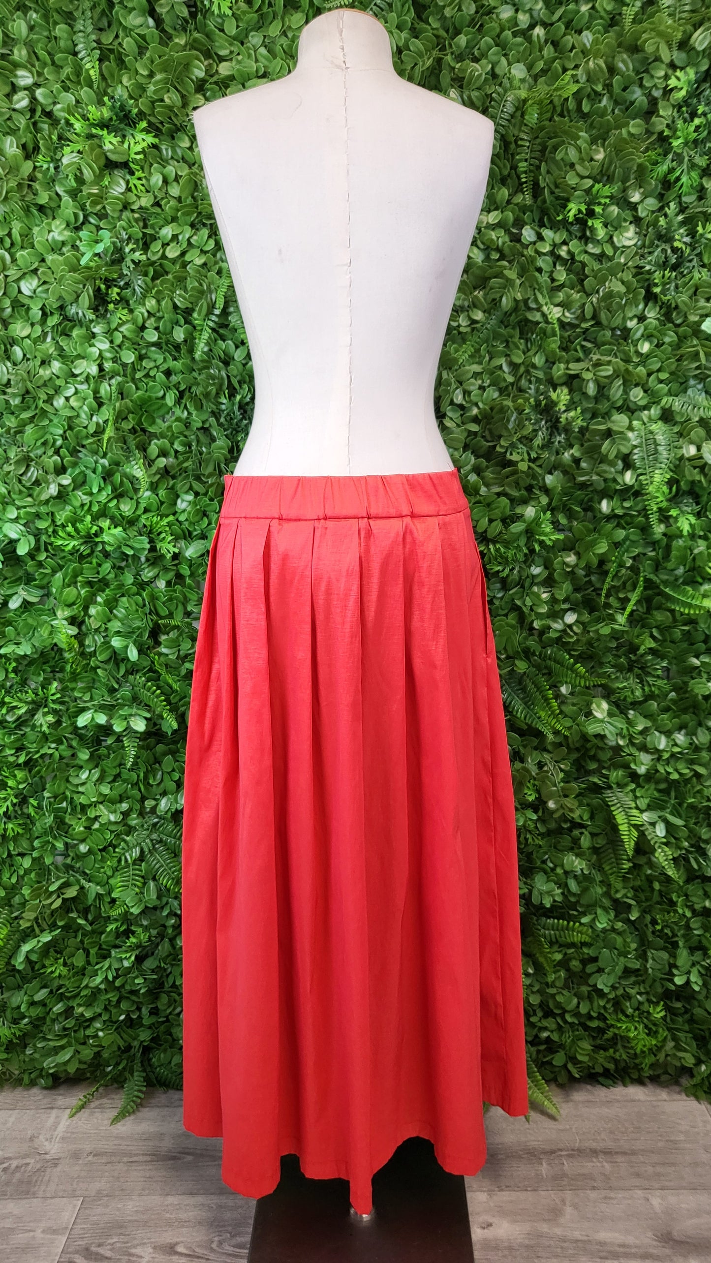 Motto Red Pleat Maxi Skirt (12)